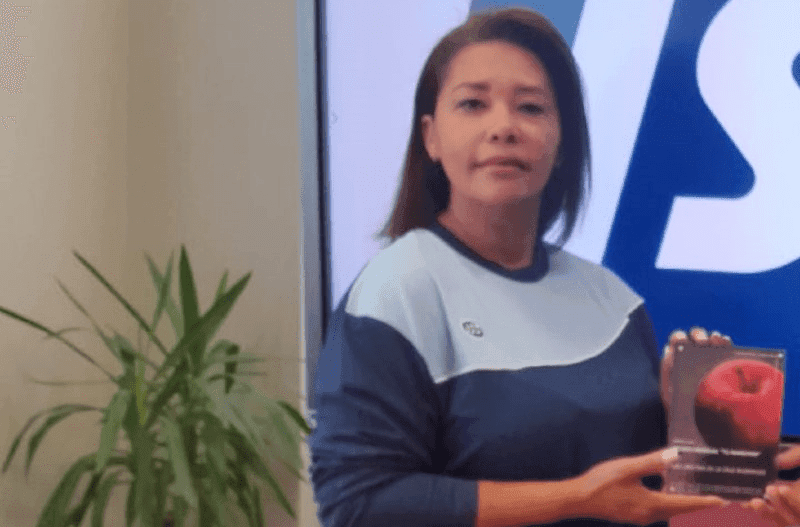 es_apple_feb24_cristina