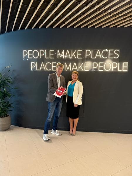 NL_ISS en SBB versterken samenwerking leerbedrijf_ondertekening_08-2025