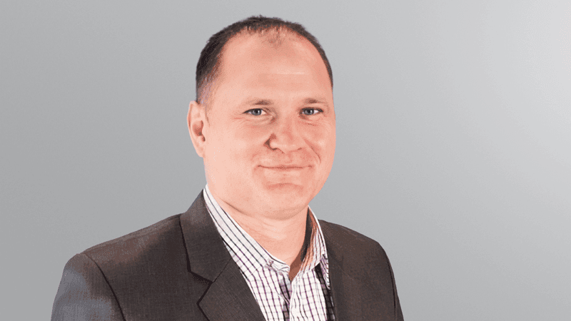 2025_11_Chris-Simons_gray-background